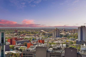 Steps To RMIT Uni & A Range Of City Life 2B2B